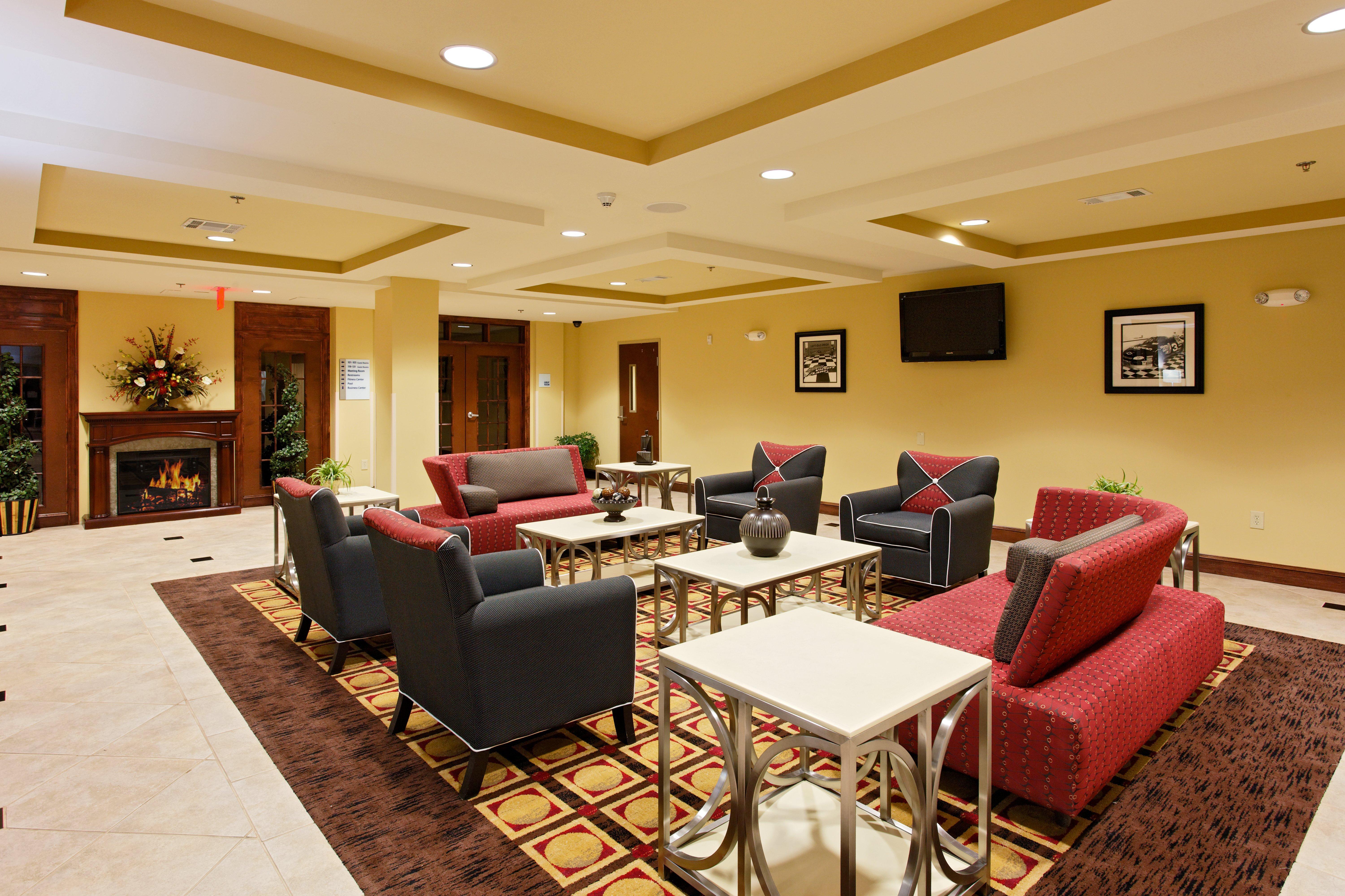 Holiday Inn Express Hotel & Suites Talladega By Ihg Exterior foto